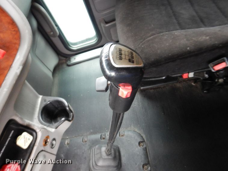 image for item JL9776 2008 Peterbilt 388  semi truck