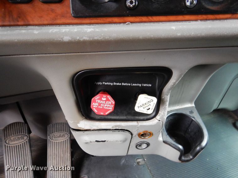 image for item JL9776 2008 Peterbilt 388  semi truck