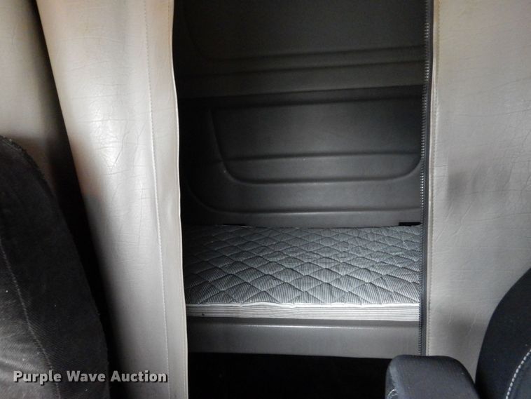 image for item JL9776 2008 Peterbilt 388  semi truck