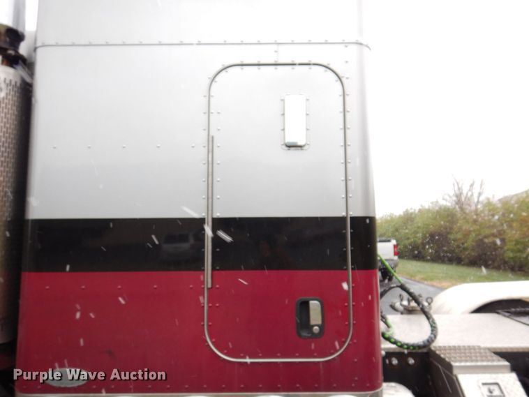 image for item JL9776 2008 Peterbilt 388  semi truck