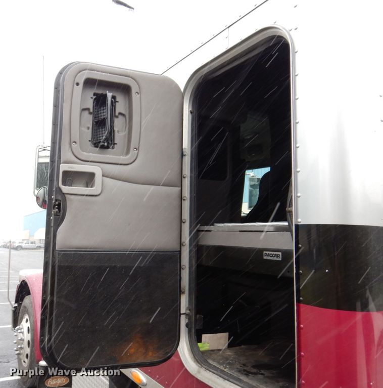 image for item JL9776 2008 Peterbilt 388  semi truck