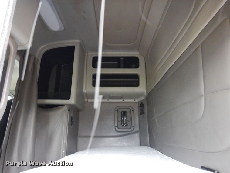 image for item JL9776 2008 Peterbilt 388  semi truck