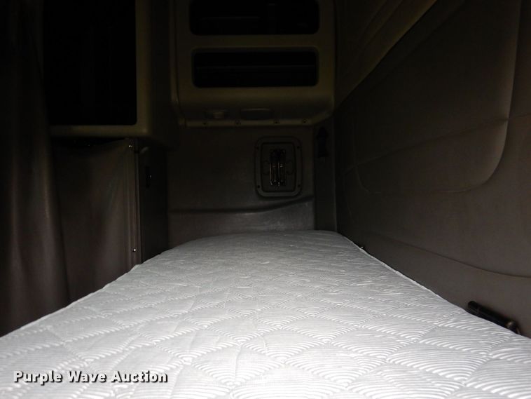 image for item JL9776 2008 Peterbilt 388  semi truck