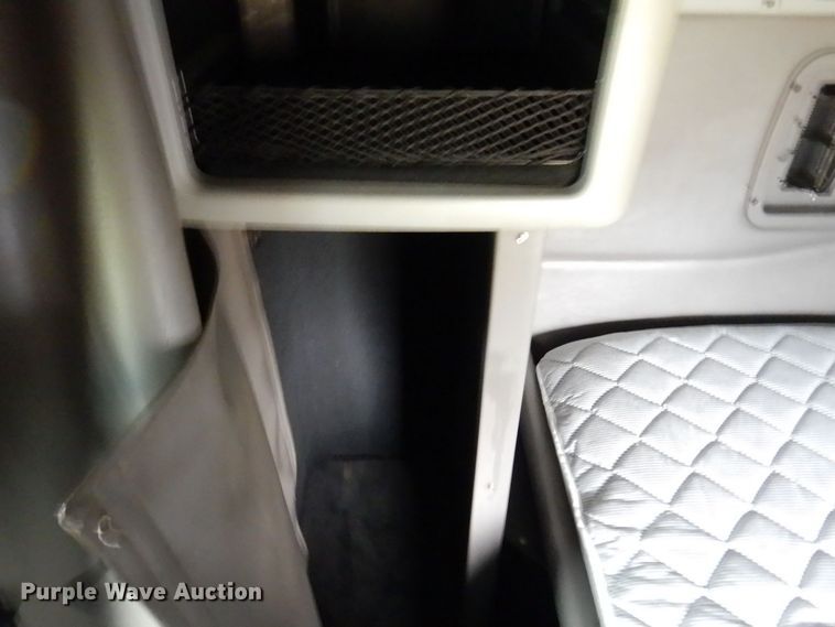 image for item JL9776 2008 Peterbilt 388  semi truck