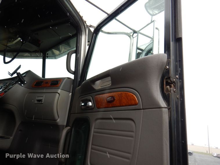 image for item JL9776 2008 Peterbilt 388  semi truck