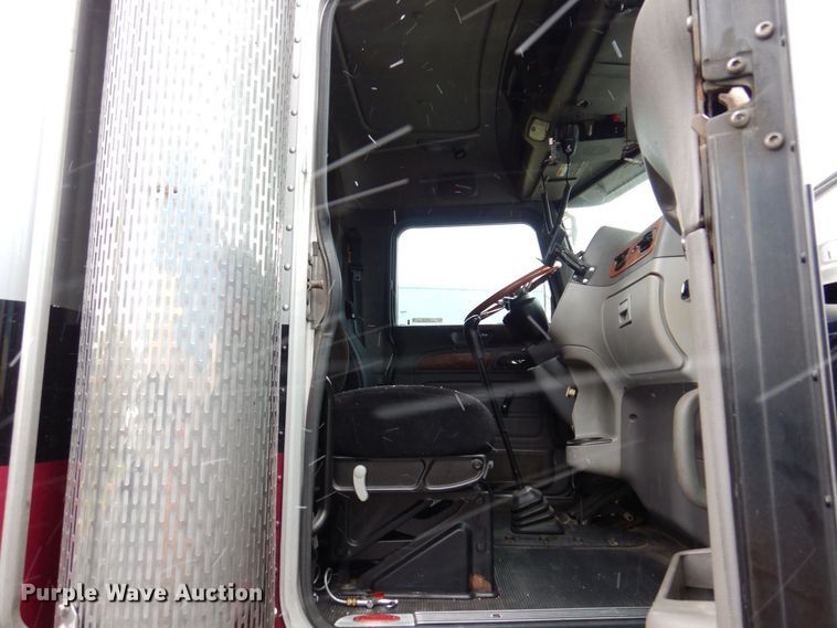 image for item JL9776 2008 Peterbilt 388  semi truck