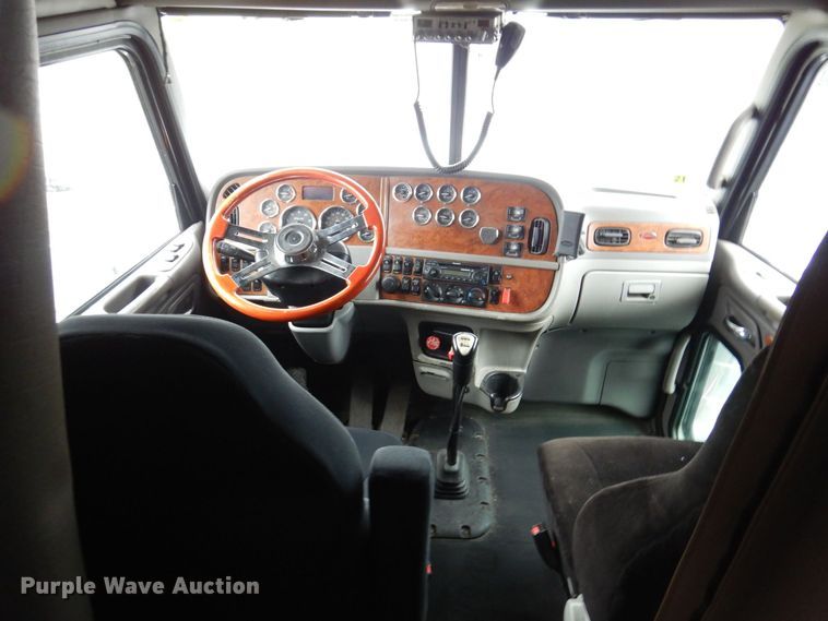 image for item JL9776 2008 Peterbilt 388  semi truck