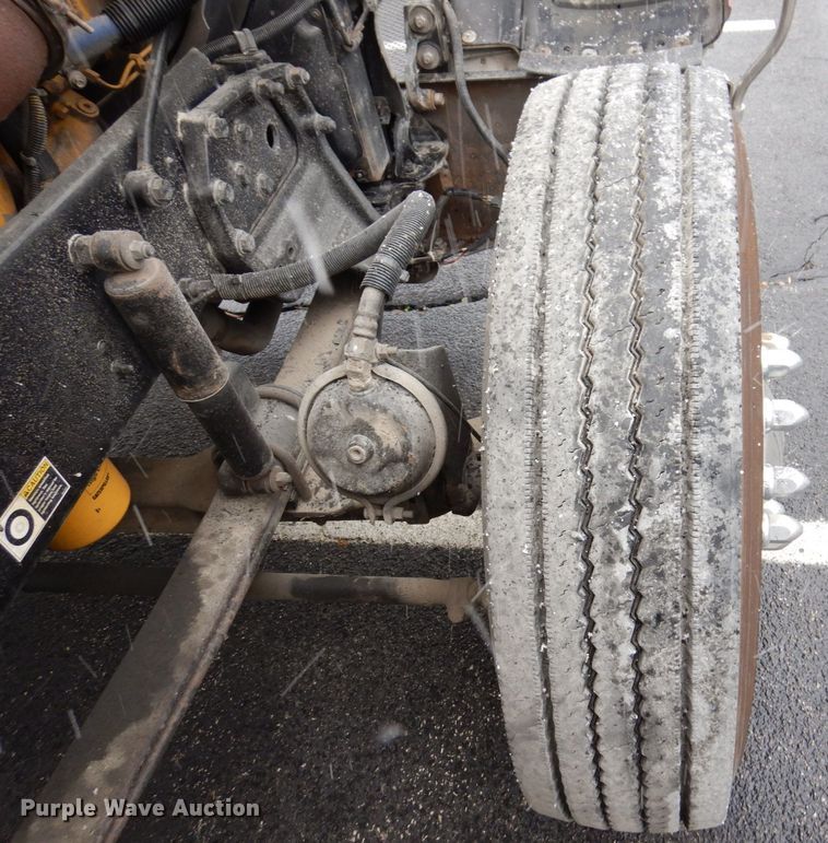 image for item JL9776 2008 Peterbilt 388  semi truck