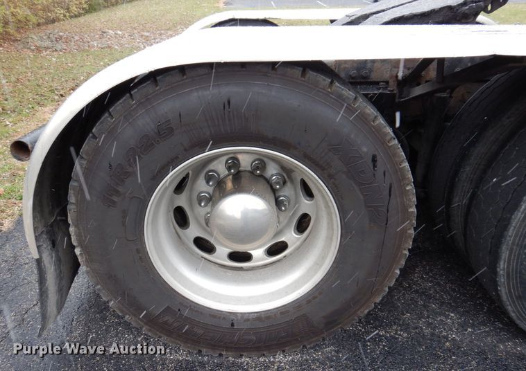 image for item JL9776 2008 Peterbilt 388  semi truck