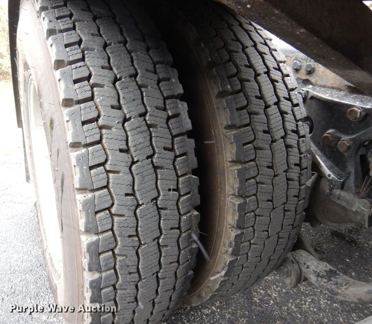 image for item JL9776 2008 Peterbilt 388  semi truck