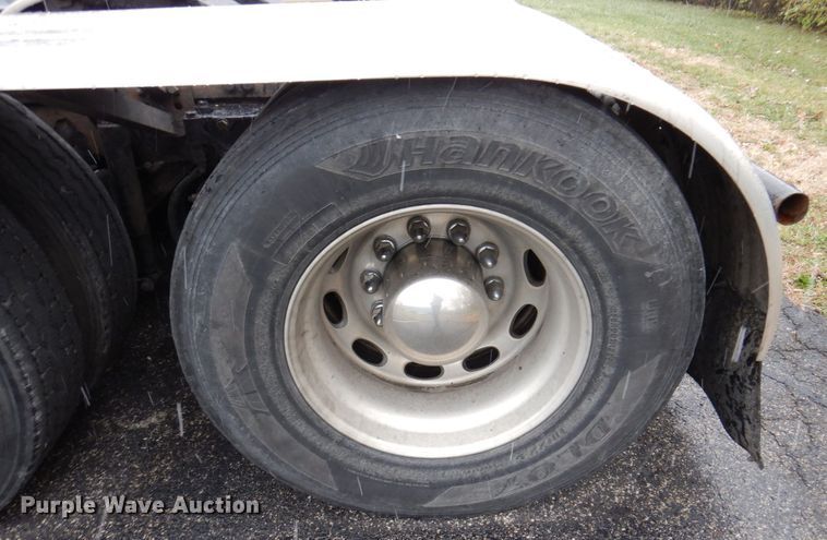 image for item JL9776 2008 Peterbilt 388  semi truck