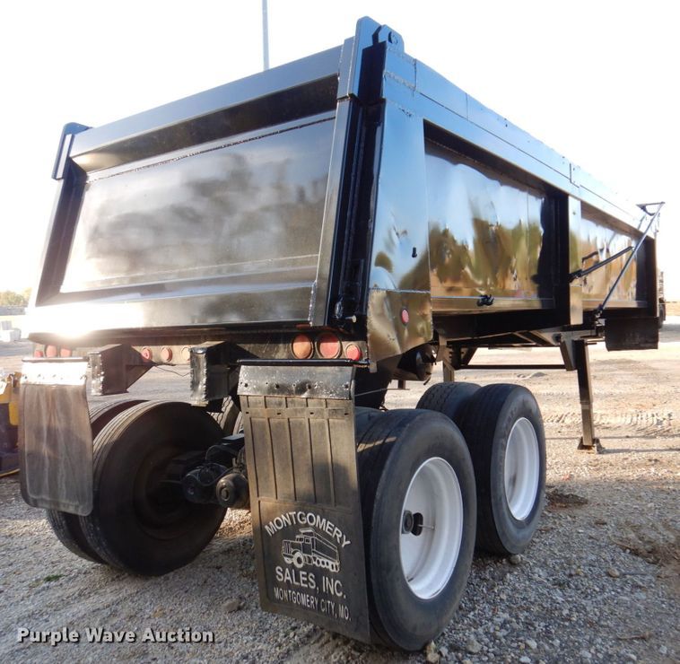 image for item JL9876 1982 Clement  end dump trailer