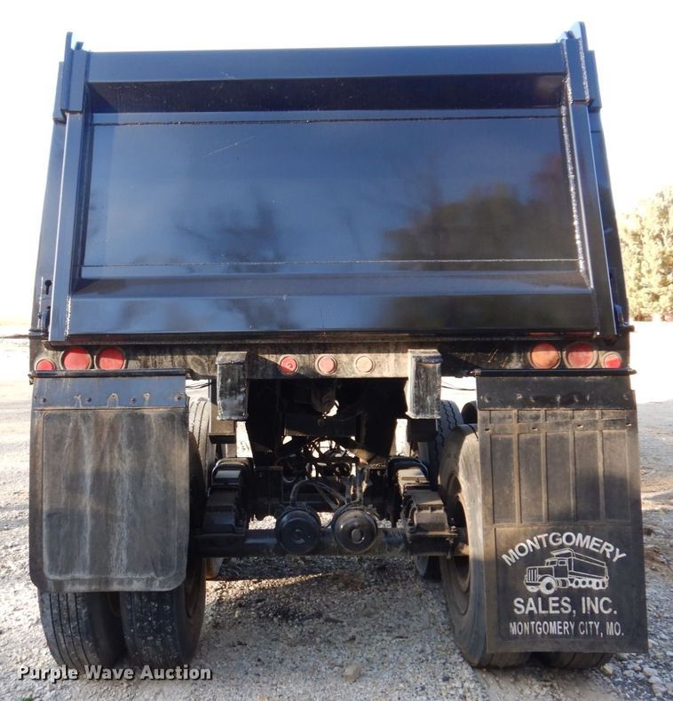 image for item JL9876 1982 Clement  end dump trailer