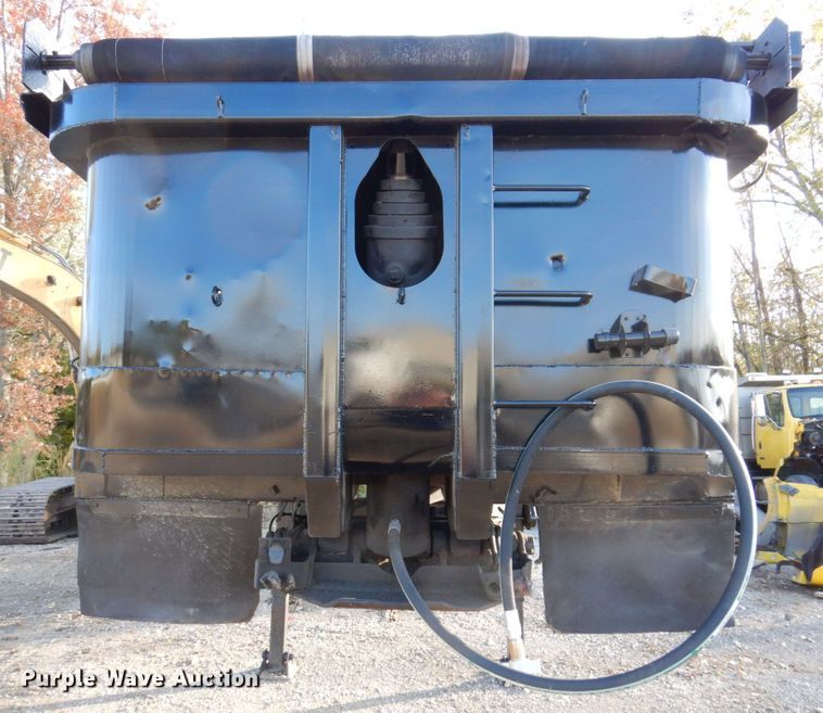 image for item JL9876 1982 Clement  end dump trailer