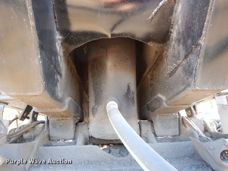 image for item JL9876 1982 Clement  end dump trailer