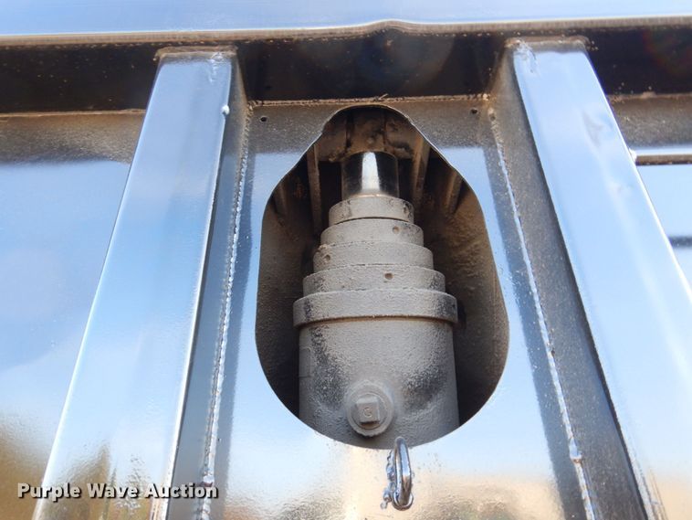 image for item JL9876 1982 Clement  end dump trailer