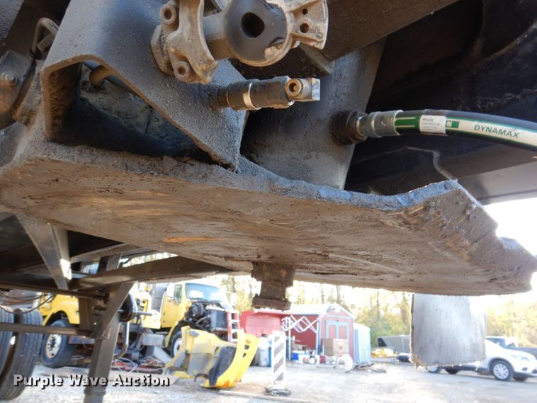 image for item JL9876 1982 Clement  end dump trailer