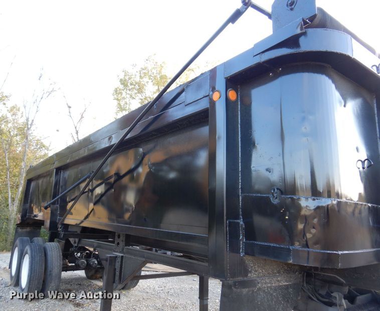 image for item JL9876 1982 Clement  end dump trailer