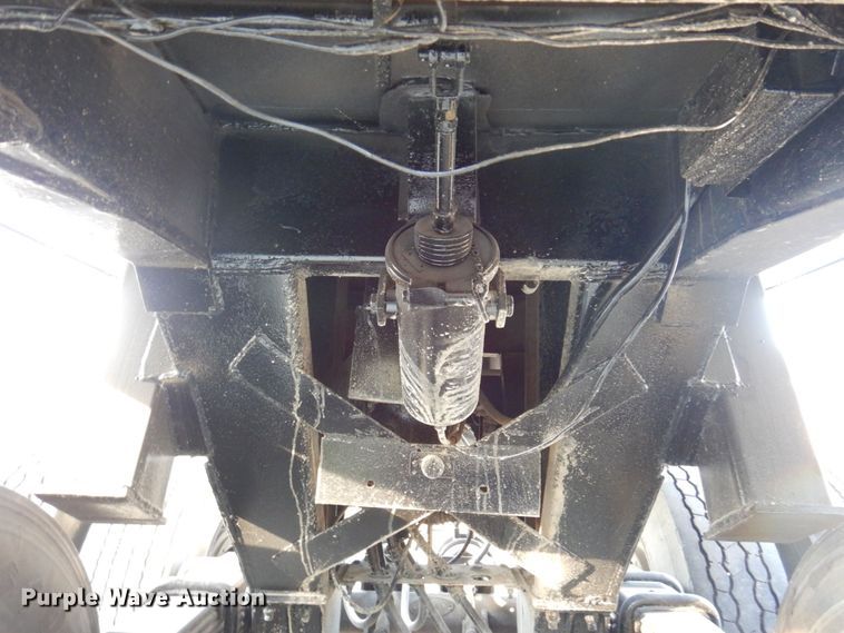 image for item JL9876 1982 Clement  end dump trailer