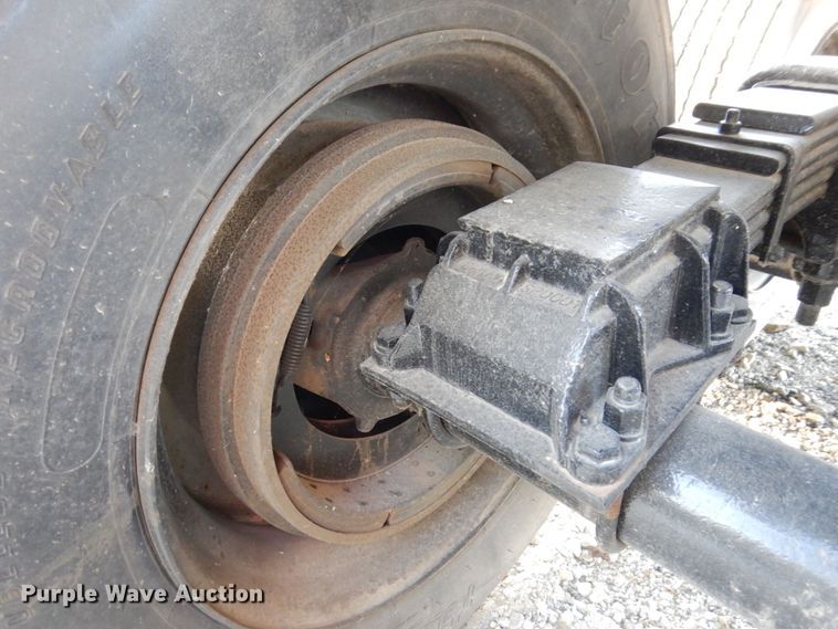 image for item JL9876 1982 Clement  end dump trailer