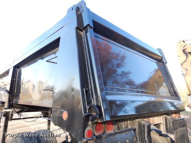image for item JL9876 1982 Clement  end dump trailer