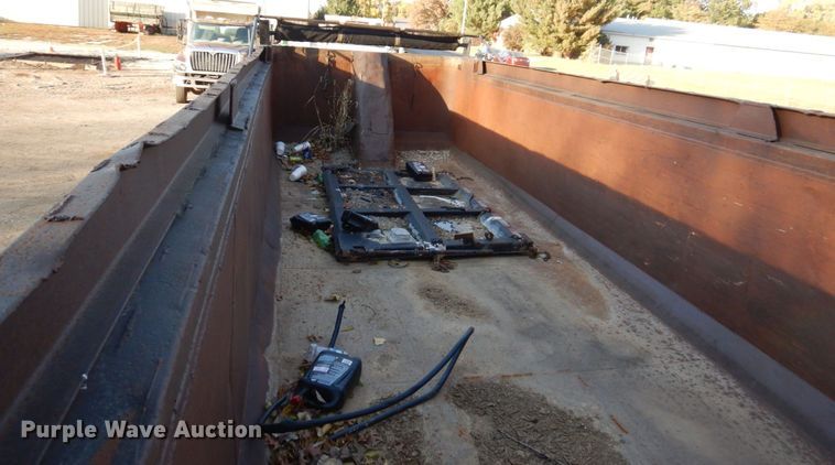 image for item JL9876 1982 Clement  end dump trailer