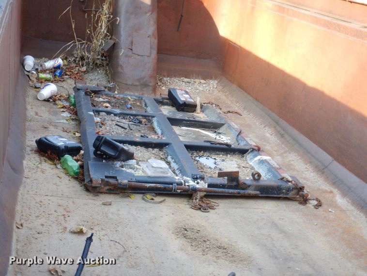 image for item JL9876 1982 Clement  end dump trailer