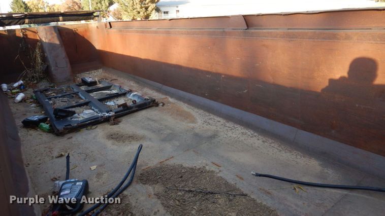 image for item JL9876 1982 Clement  end dump trailer