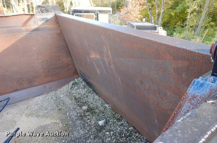 image for item JL9876 1982 Clement  end dump trailer