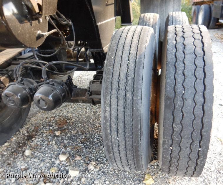 image for item JL9876 1982 Clement  end dump trailer