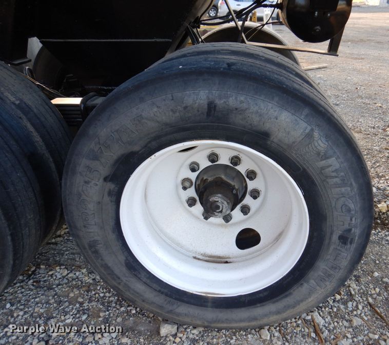 image for item JL9876 1982 Clement  end dump trailer