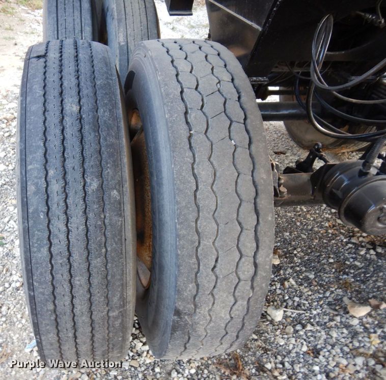 image for item JL9876 1982 Clement  end dump trailer