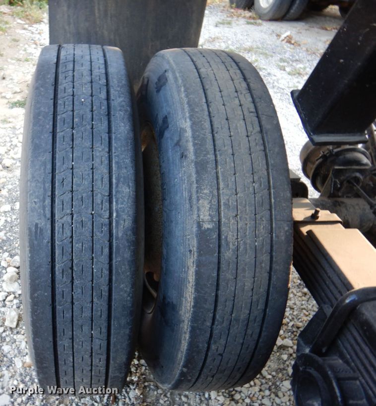 image for item JL9876 1982 Clement  end dump trailer