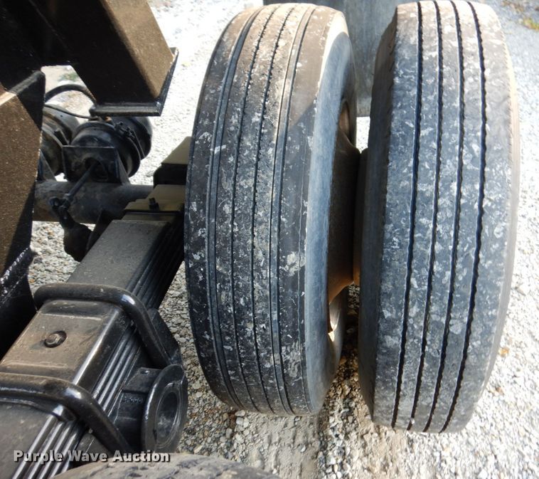 image for item JL9876 1982 Clement  end dump trailer