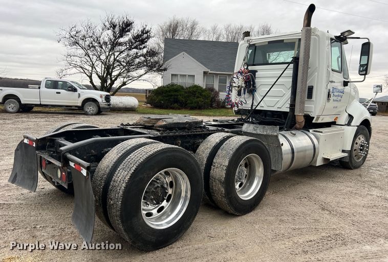 image for item JU9733 2014 International ProStar 122  semi truck