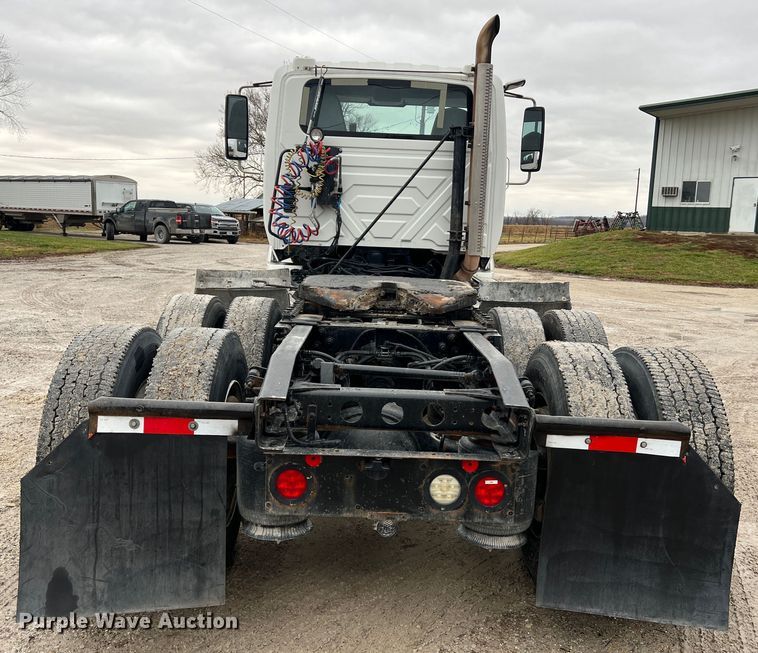 image for item JU9733 2014 International ProStar 122  semi truck