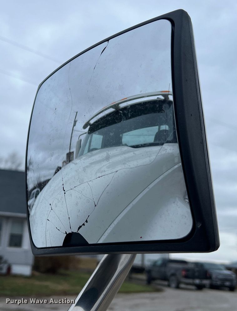 image for item JU9733 2014 International ProStar 122  semi truck