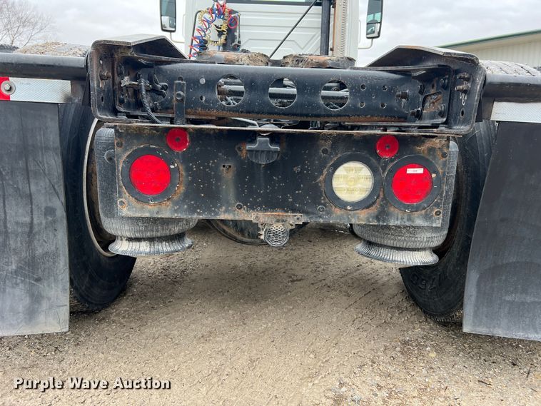 image for item JU9733 2014 International ProStar 122  semi truck