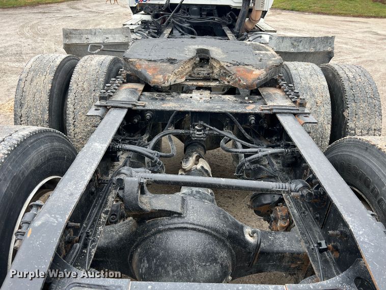 image for item JU9733 2014 International ProStar 122  semi truck