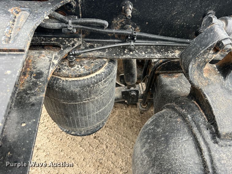 image for item JU9733 2014 International ProStar 122  semi truck