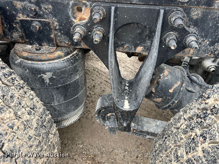 image for item JU9733 2014 International ProStar 122  semi truck