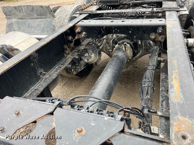 image for item JU9733 2014 International ProStar 122  semi truck