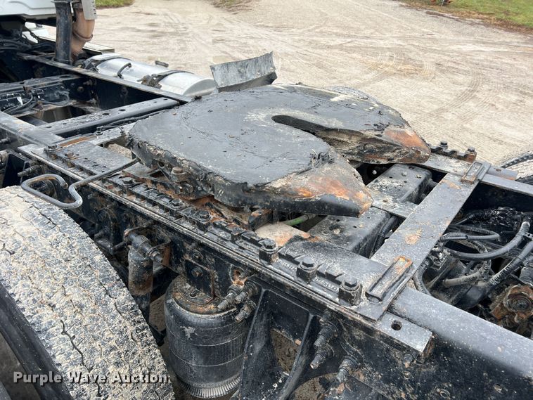 image for item JU9733 2014 International ProStar 122  semi truck