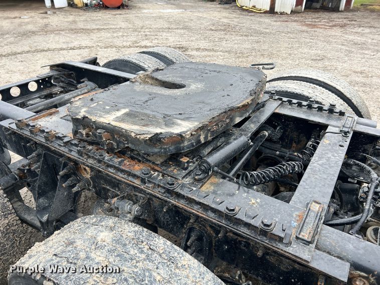 image for item JU9733 2014 International ProStar 122  semi truck