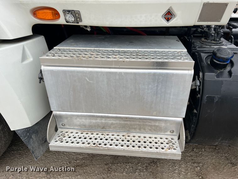 image for item JU9733 2014 International ProStar 122  semi truck