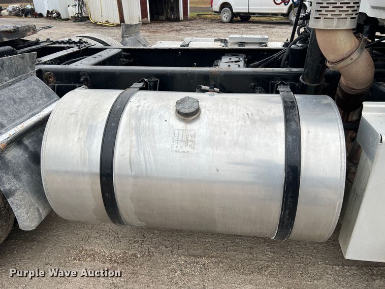 image for item JU9733 2014 International ProStar 122  semi truck