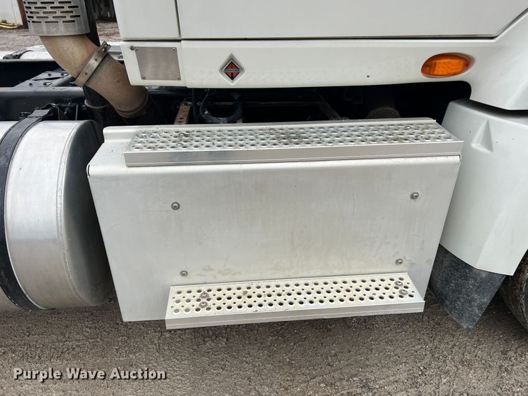 image for item JU9733 2014 International ProStar 122  semi truck