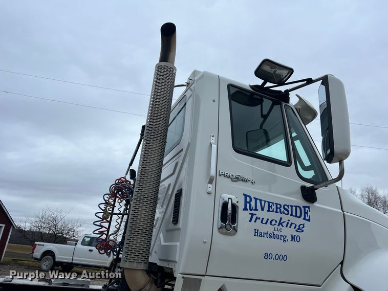 image for item JU9733 2014 International ProStar 122  semi truck