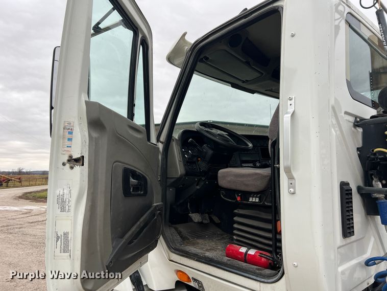 image for item JU9733 2014 International ProStar 122  semi truck