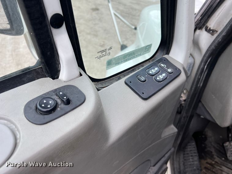 image for item JU9733 2014 International ProStar 122  semi truck